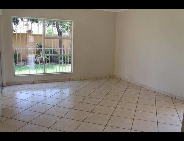 3 BEDROOM TOWNHOUSE FOR SALE IN EDEN GLEN